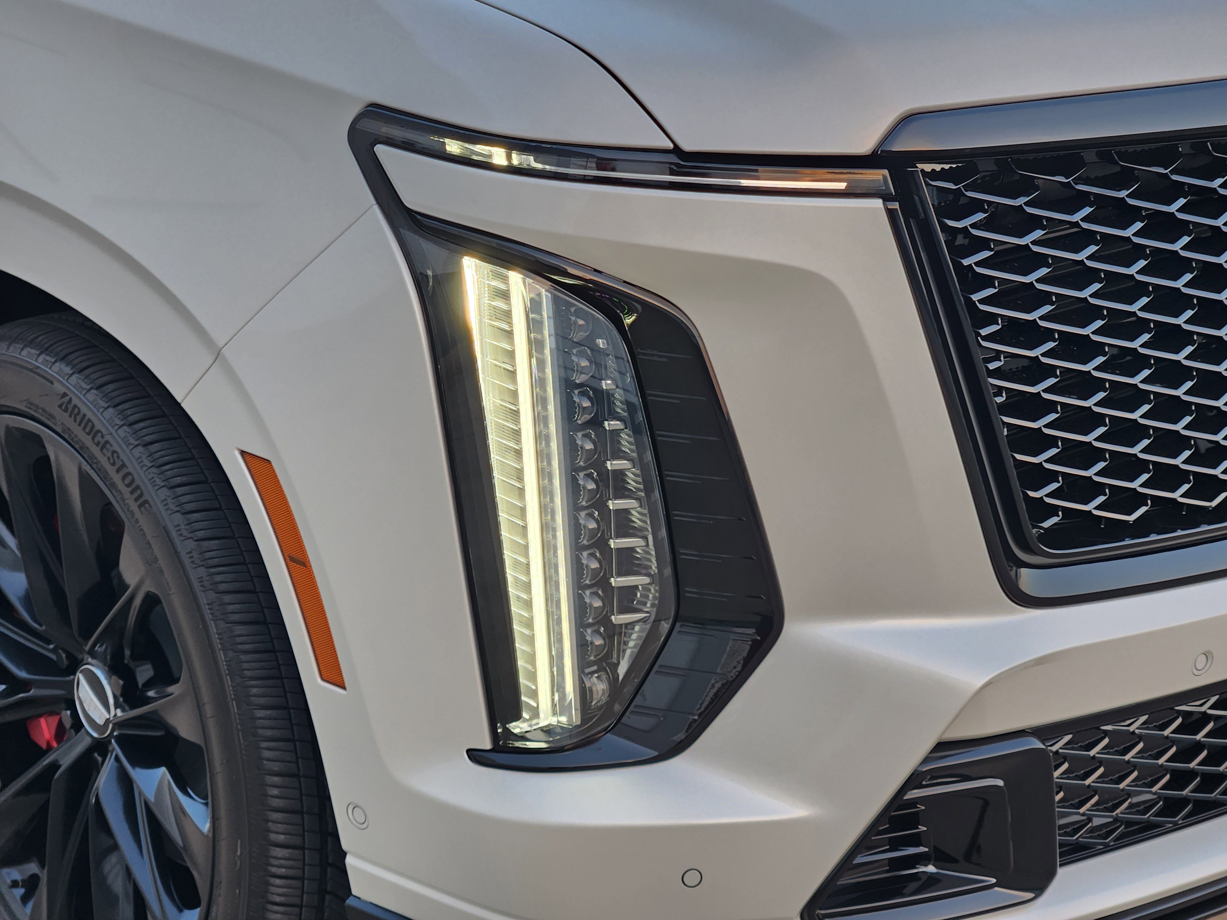 Used 2025 Cadillac Escalade V w/ LPO, ONYX Package image 7