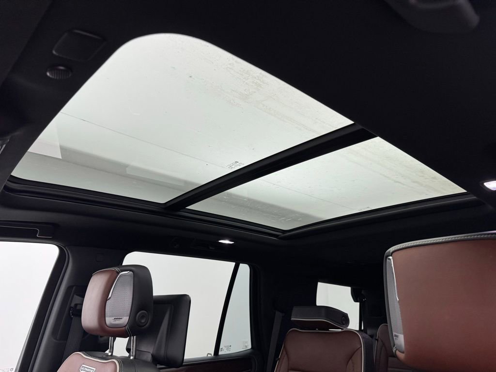 Used 2023 GMC Yukon Denali Ultimate AWD/4WD image 5