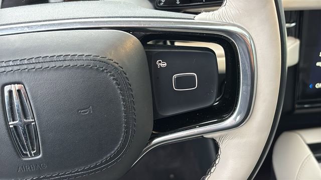 Used 2025 Lincoln Navigator L Reserve AWD/4WD image 16