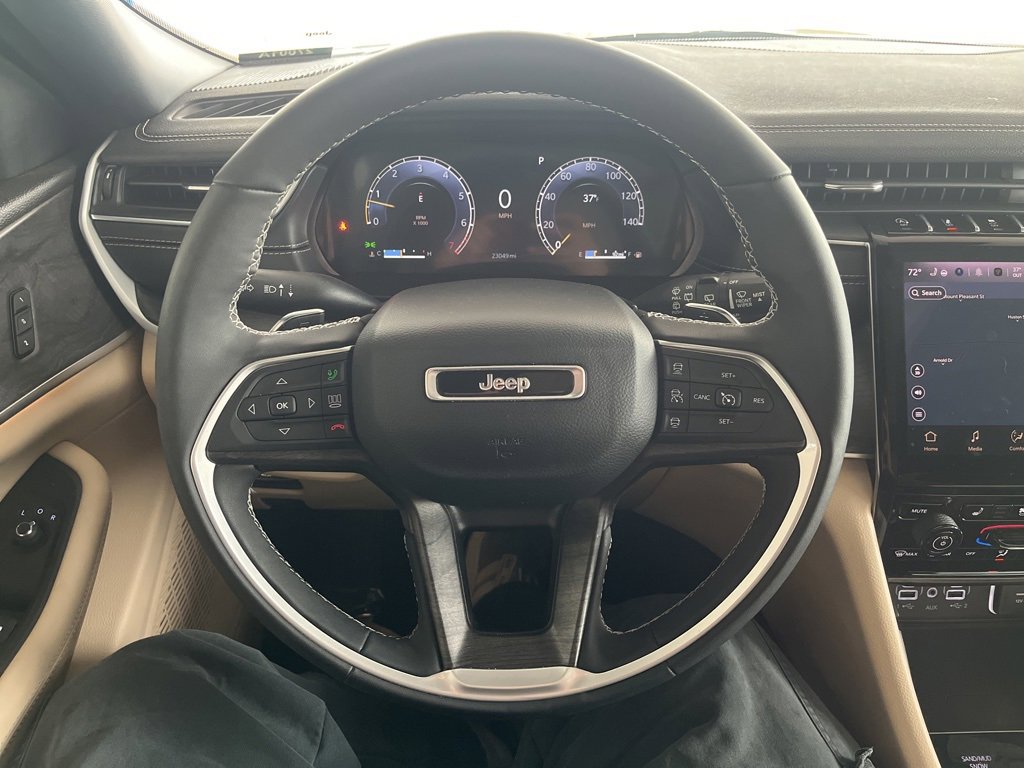 Used 2024 Jeep Grand Cherokee Limited w/ Luxury Tech Group II image 32