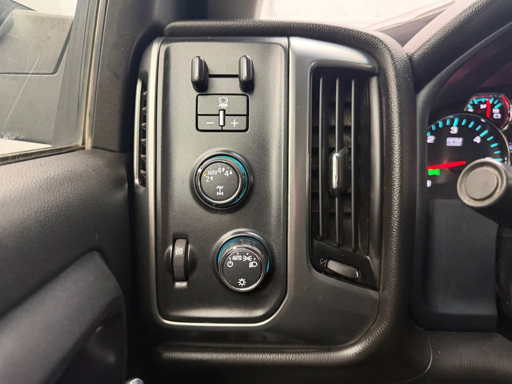 Used 2017 Chevrolet Silverado 1500 LT w/ Trailering Package AWD/4WD image 30