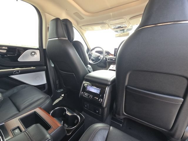 Used 2023 Lincoln Aviator Reserve w/ Equipment Group 201A AWD/4WD image 17