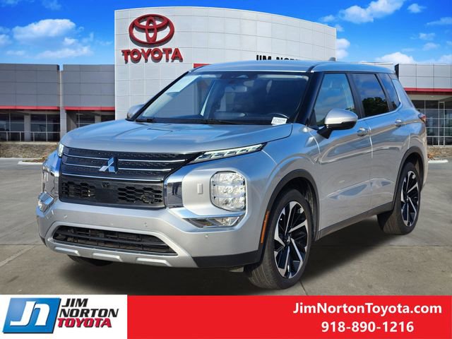 Used 2024 Mitsubishi Outlander SE image 3