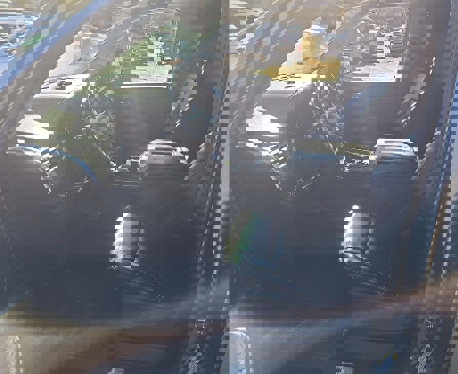 Used 2018 Chevrolet Suburban LT w/ Luxury Package image 9