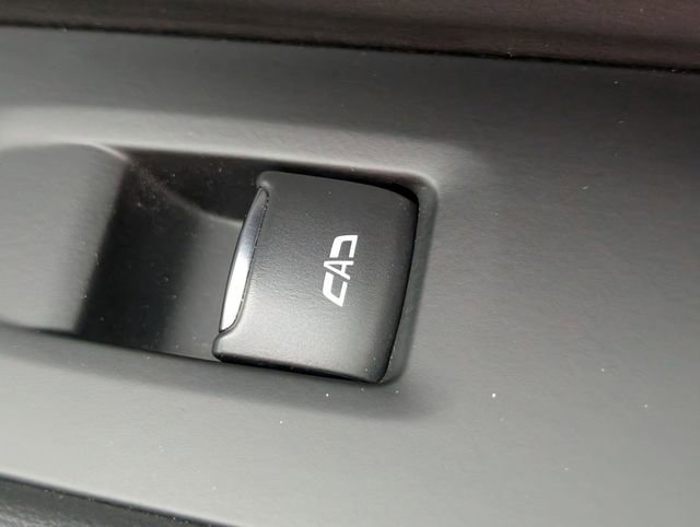 Used 2023 Chevrolet Suburban Premier image 36