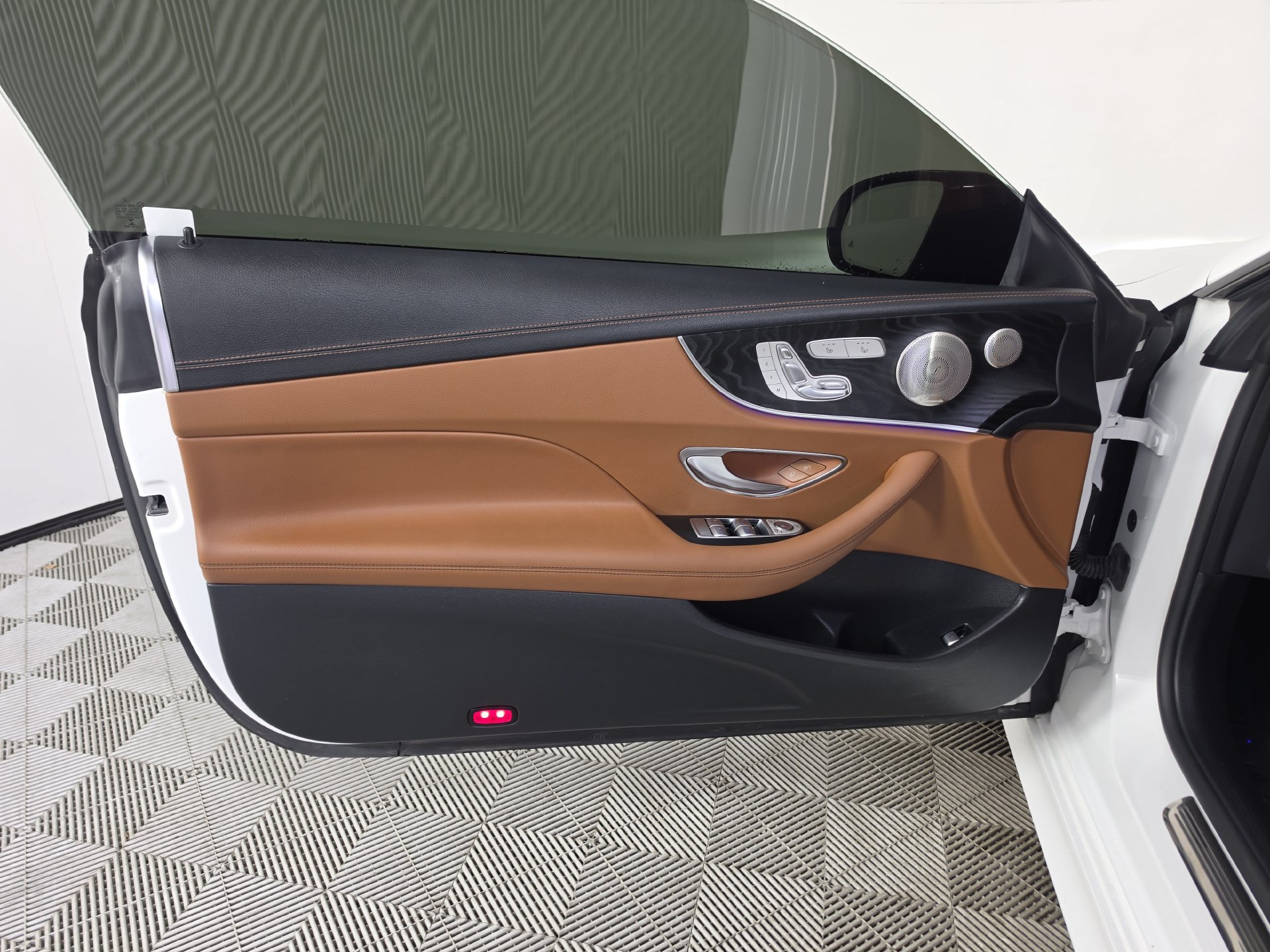 Used 2022 Mercedes-Benz E 450 Coupe image 6