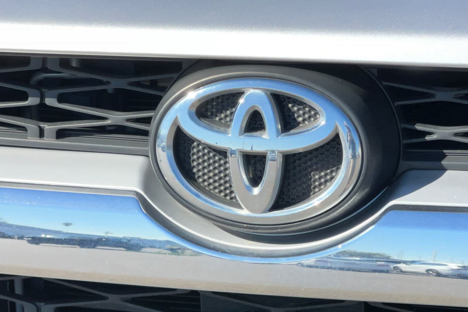 Used 2016 Toyota 4Runner Limited AWD/4WD image 16