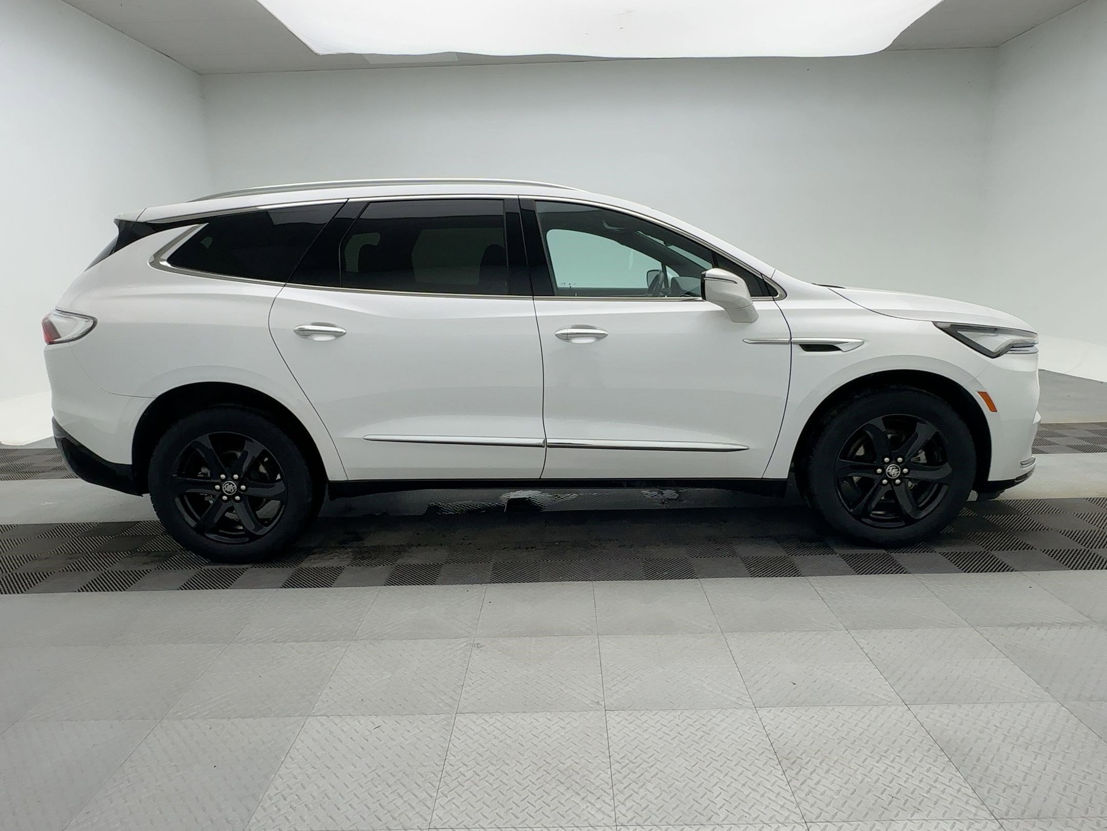Used 2024 Buick Enclave Essence w/ Experience Buick Package image 8