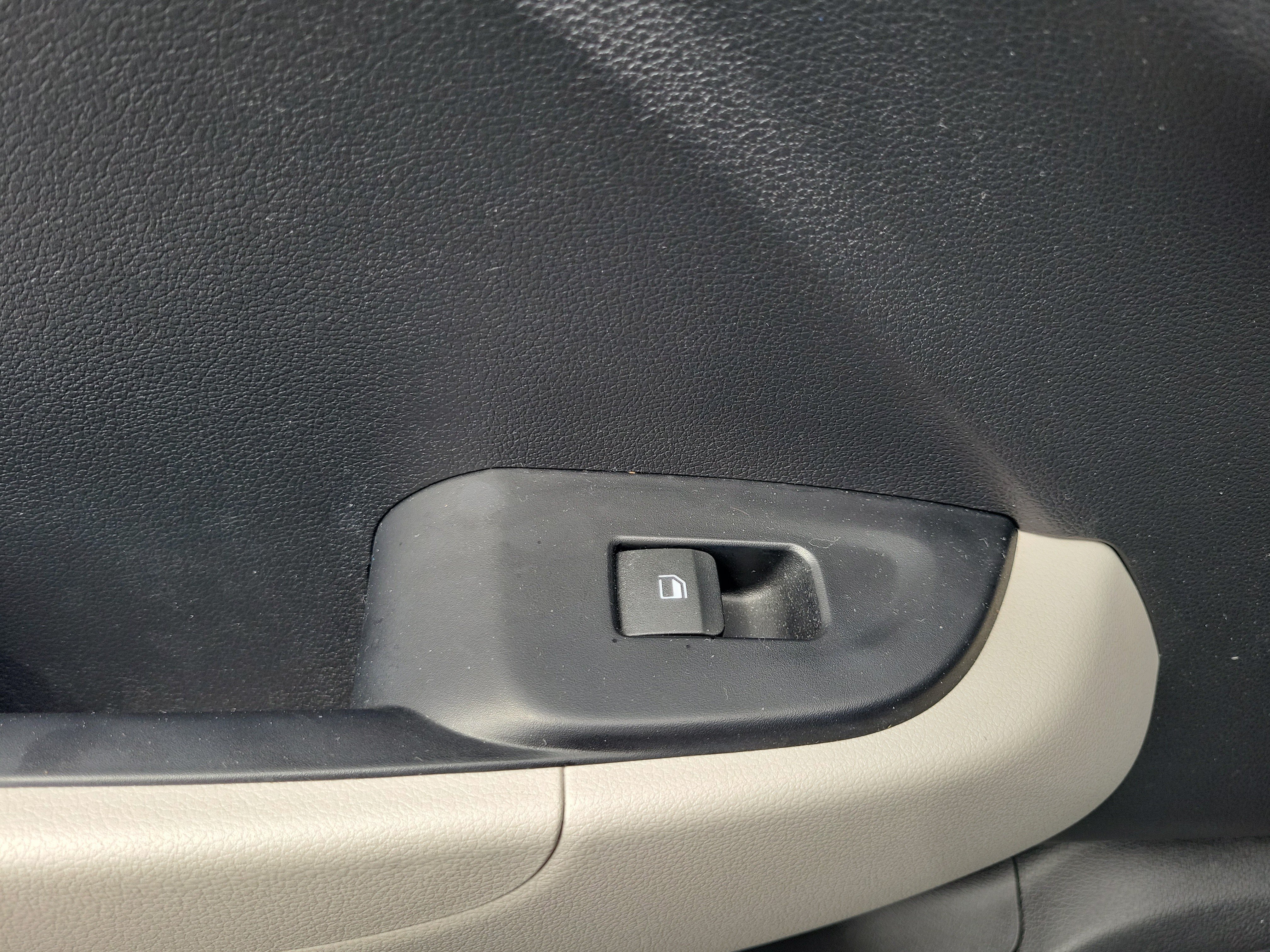 Used 2021 Hyundai Venue SEL FWD image 14