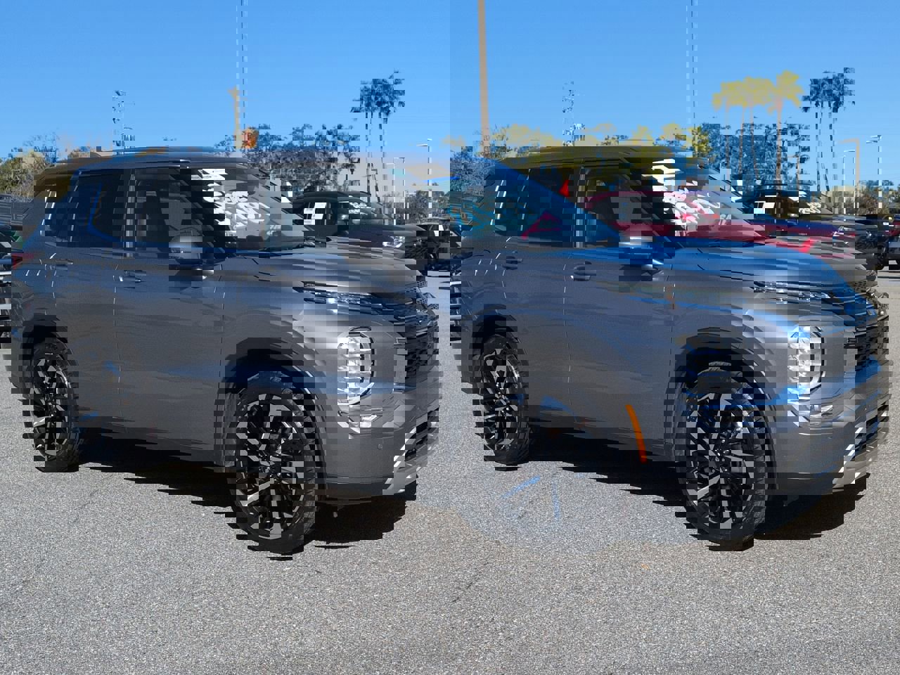 Used 2024 Mitsubishi Outlander SE image 2