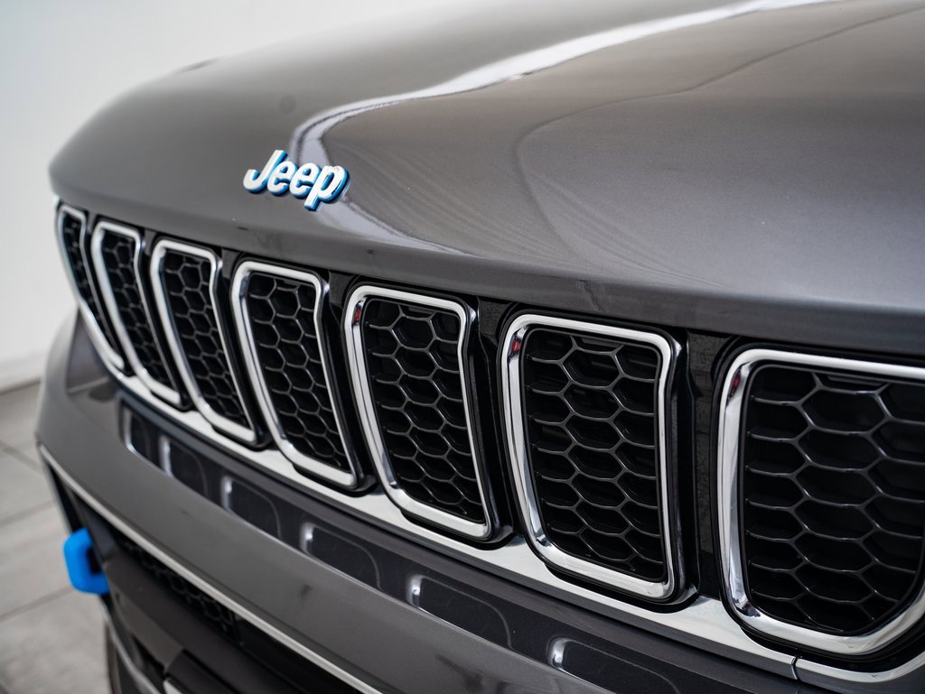 Used 2022 Jeep Grand Cherokee Overland image 3