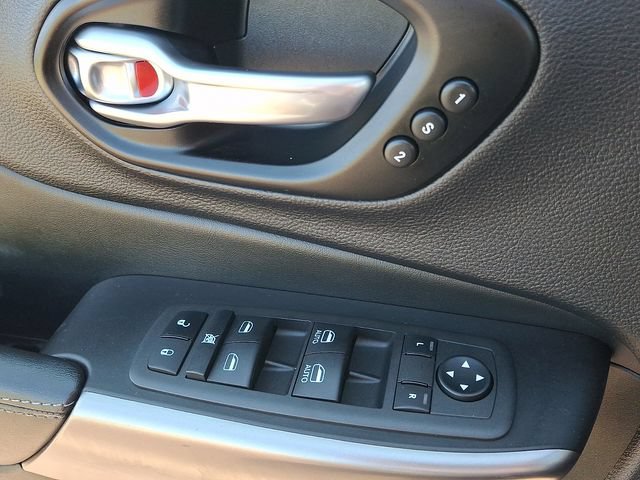 Used 2022 Jeep Cherokee Limited w/ Elite Package AWD/4WD image 22
