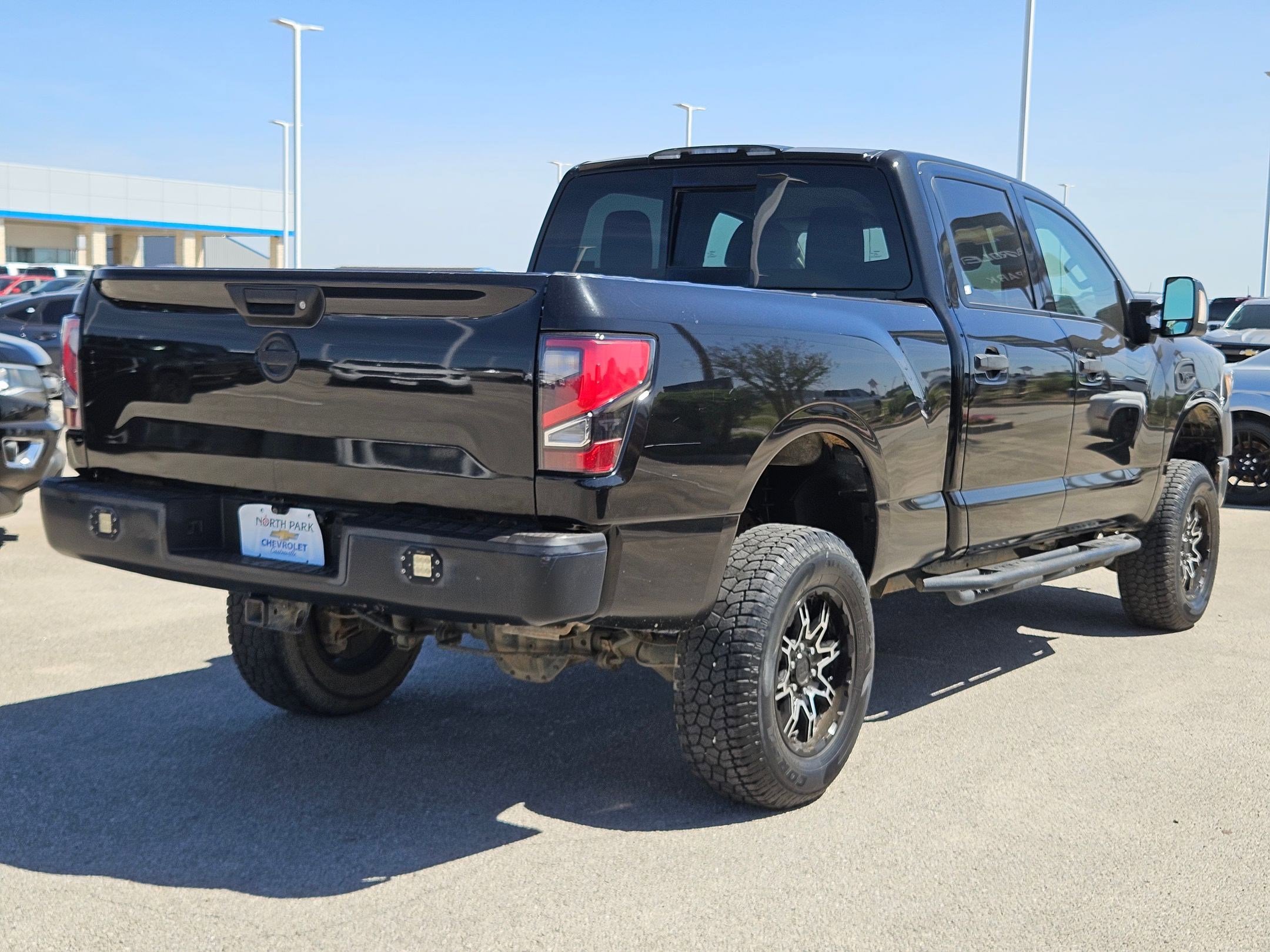 Used 2017 Nissan Titan S image 3