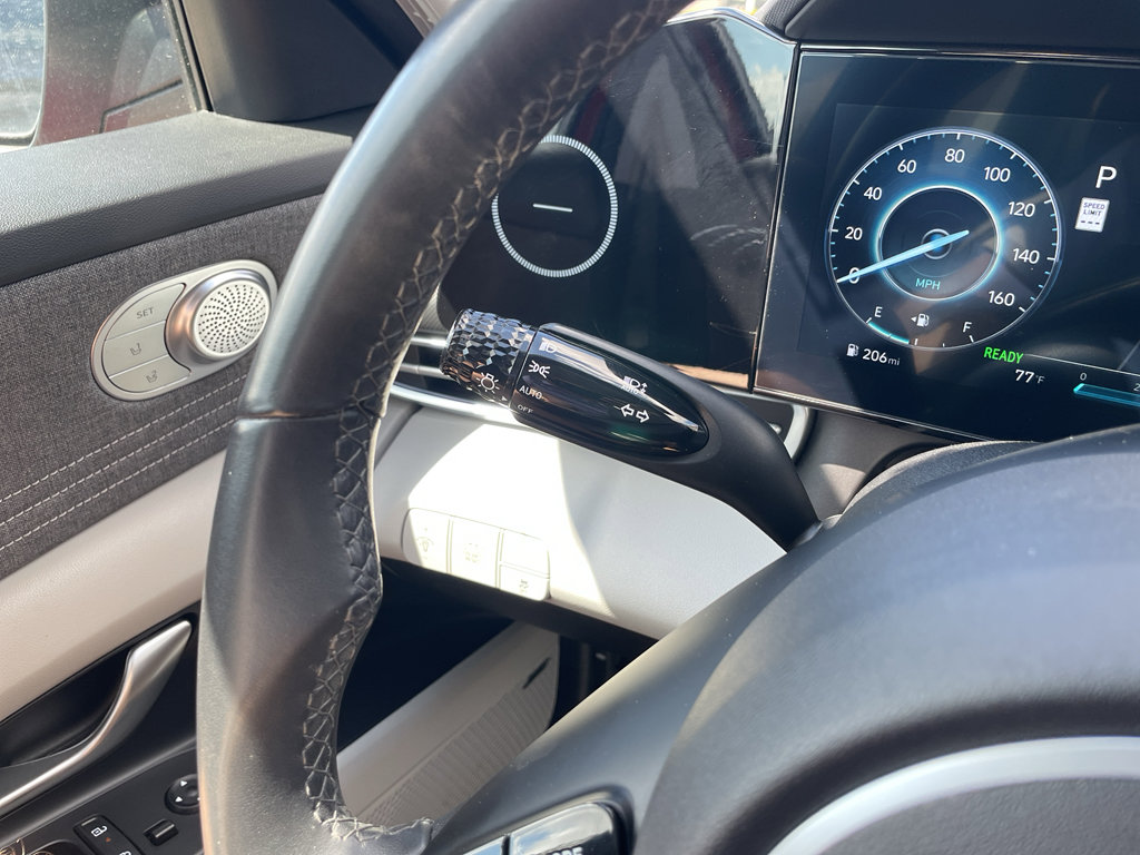 Certified 2025 Hyundai Elantra Limited FWD image 22