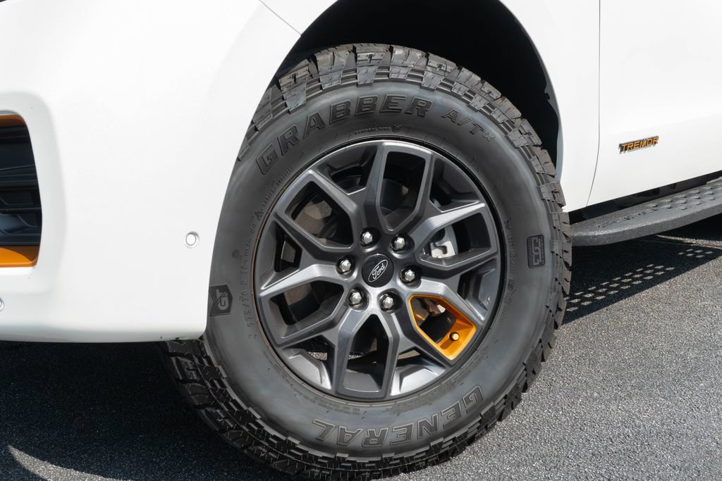 Used 2025 Ford Expedition Tremor AWD/4WD image 2