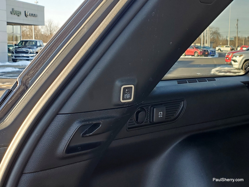 Used 2022 Jeep Grand Cherokee Altitude AWD/4WD image 14