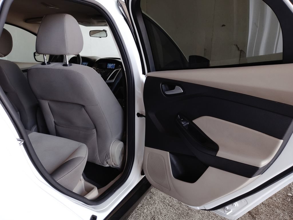 Used 2013 Ford Focus SE FWD image 15