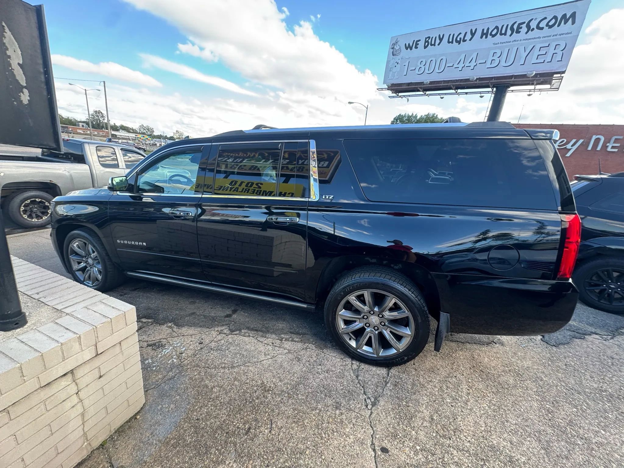 Used 2015 Chevrolet Suburban LTZ image 7