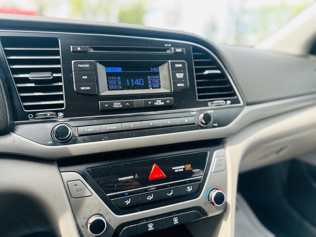 Used 2017 Hyundai Elantra SE image 17