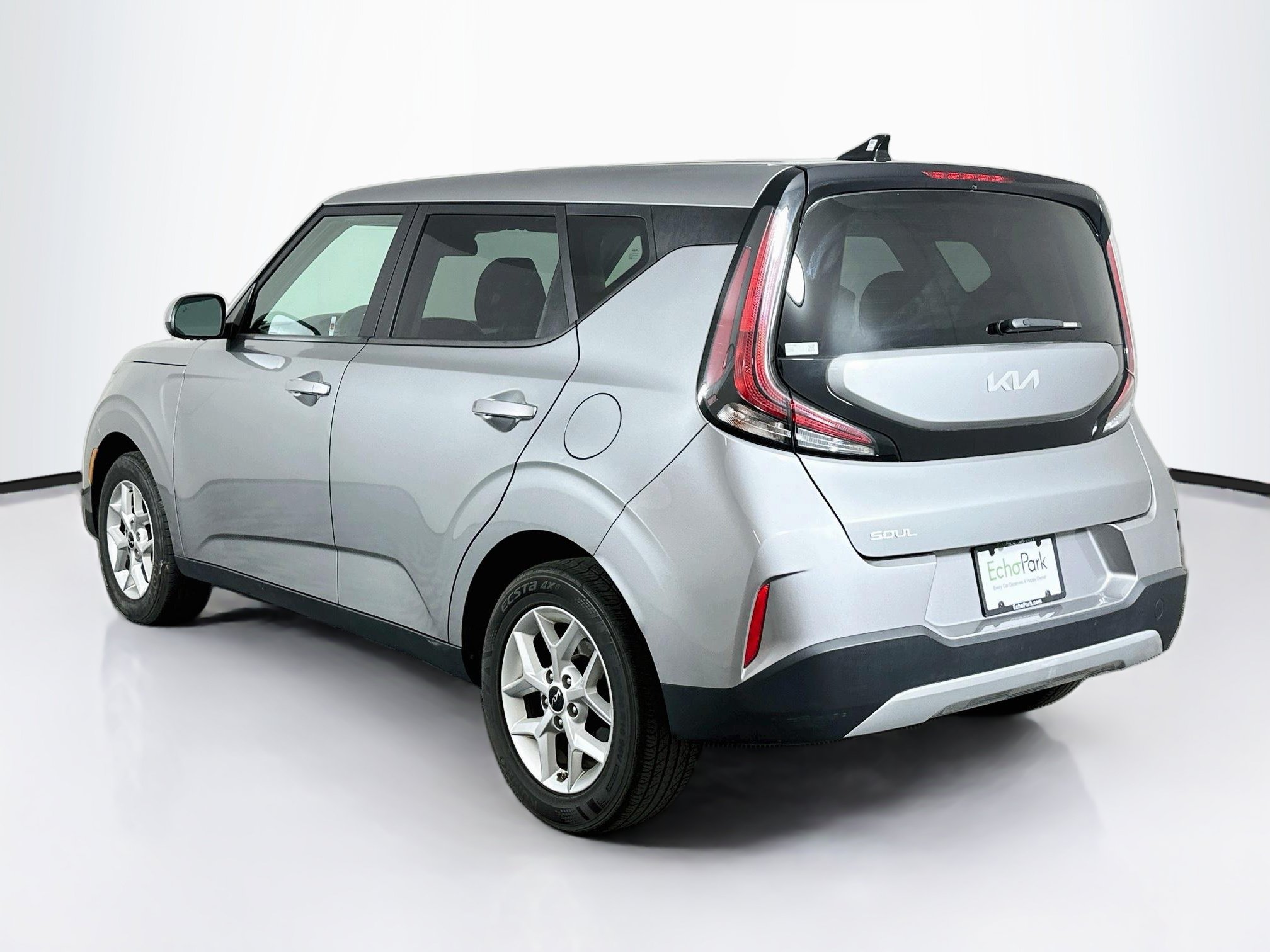 Used 2025 Kia Soul LX w/ LX Technology Package FWD image 5