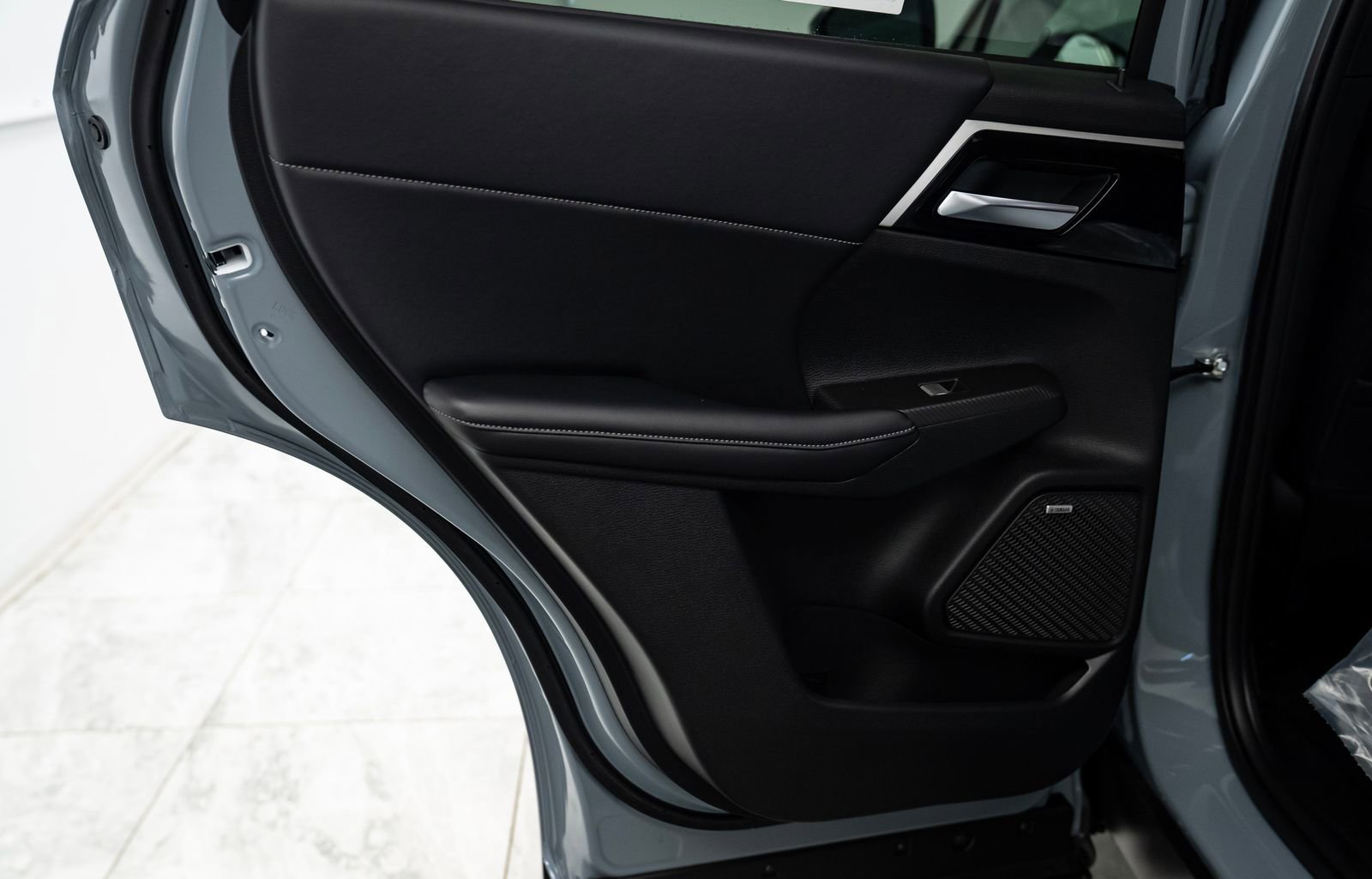 Used 2025 Mitsubishi Outlander Trail Edition image 14