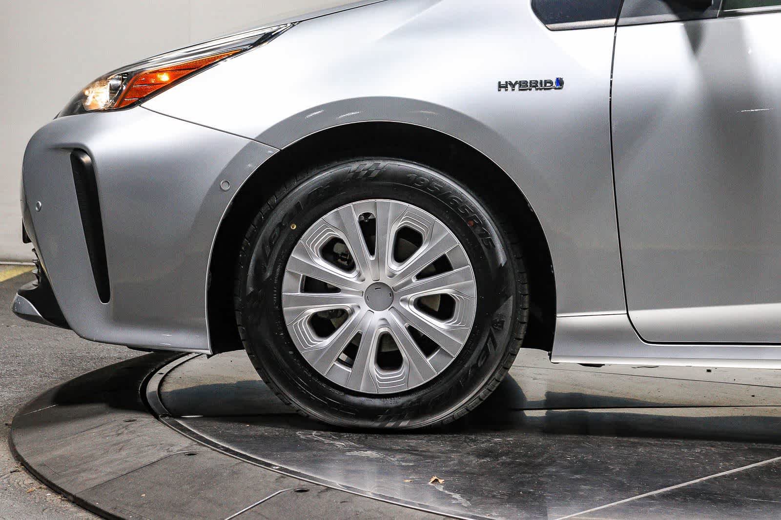 Certified 2022 Toyota Prius LE FWD image 10