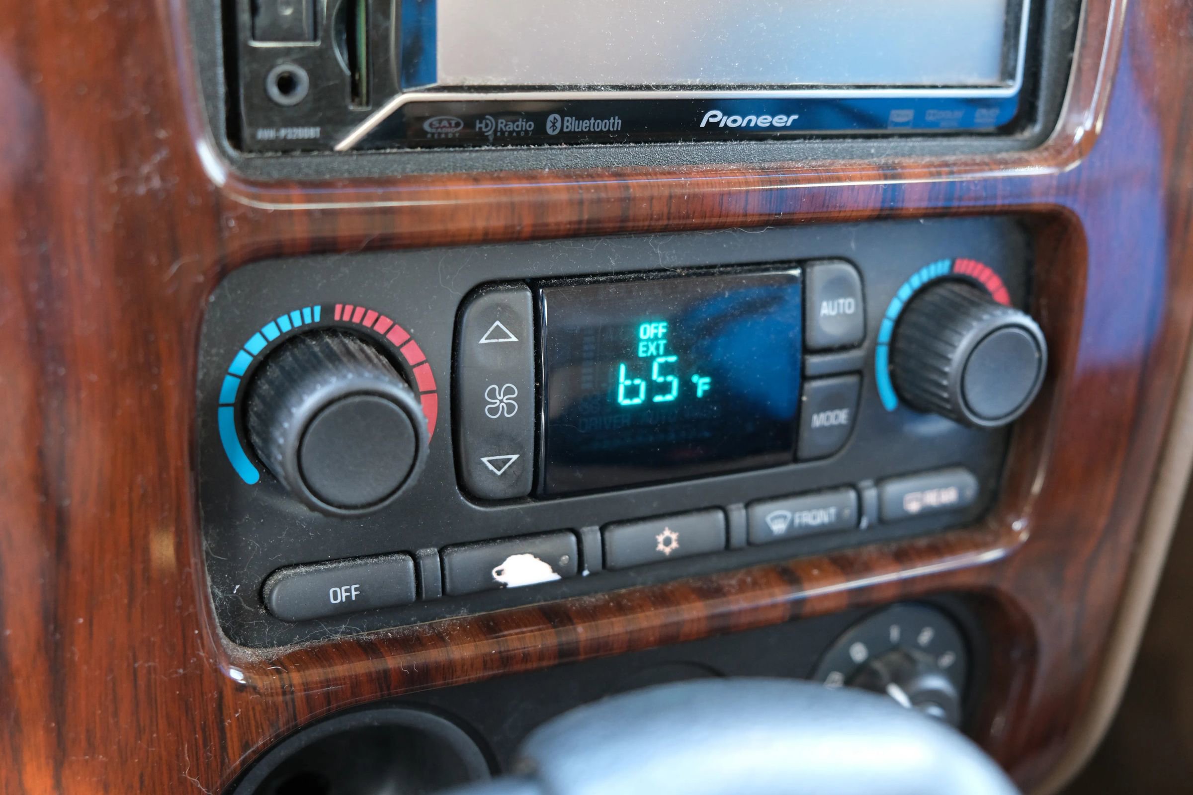 Used 2003 GMC Envoy SLT image 29