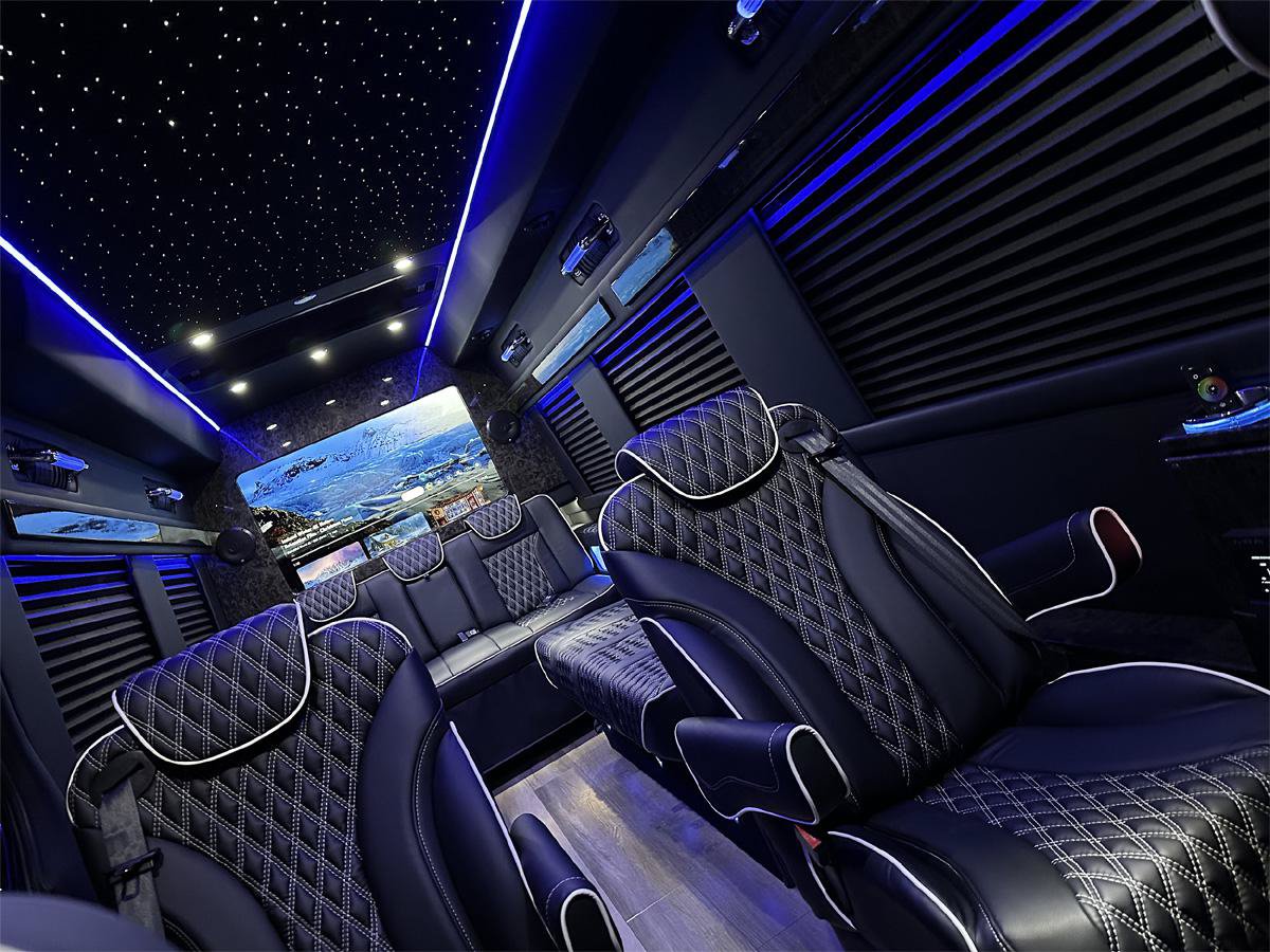 Used 2024 Mercedes-Benz Sprinter 3500 image 3