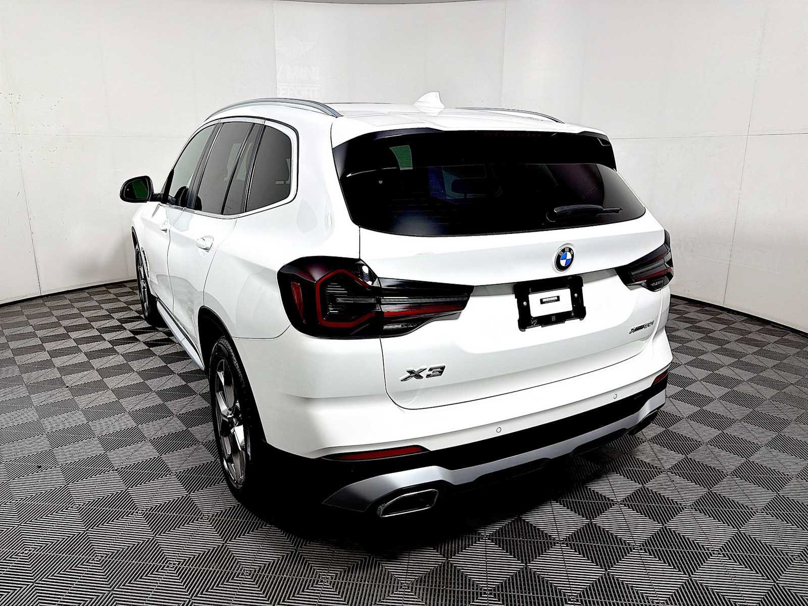 Used 2023 BMW X3 xDrive30i w/ Premium Package AWD/4WD image 5