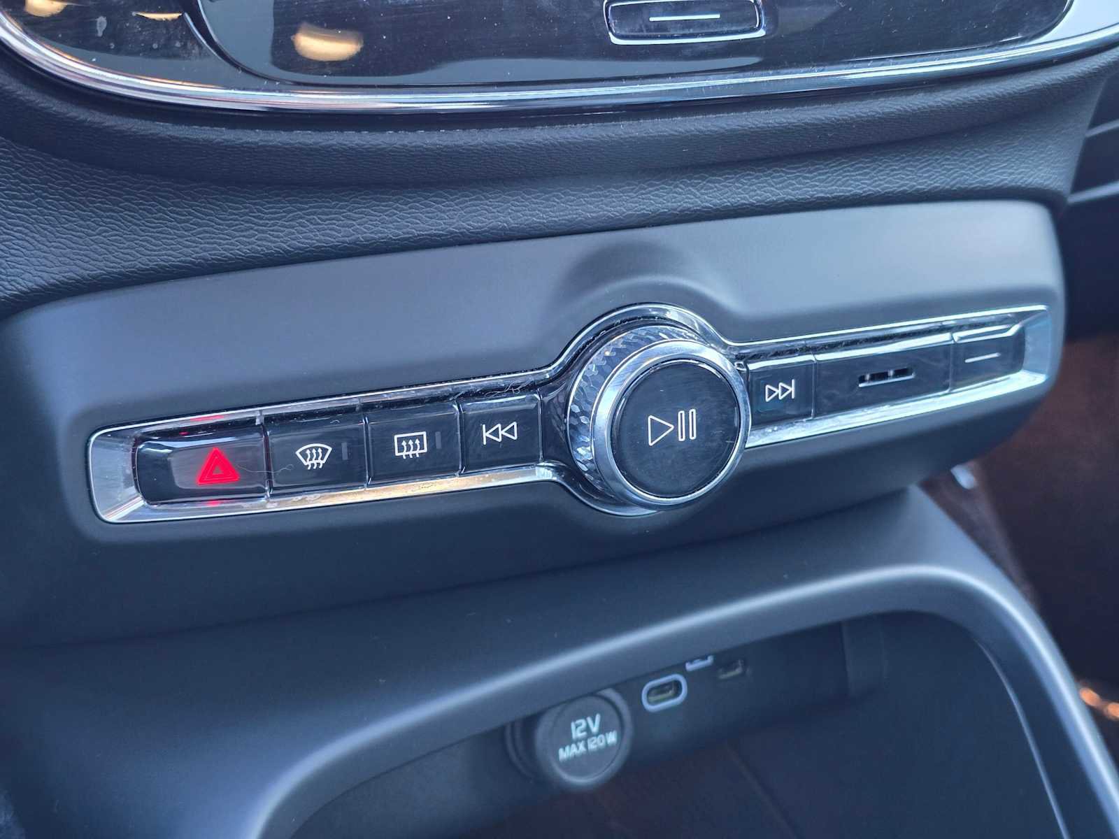 Certified 2023 Volvo C40 P8 Recharge Ultimate image 28