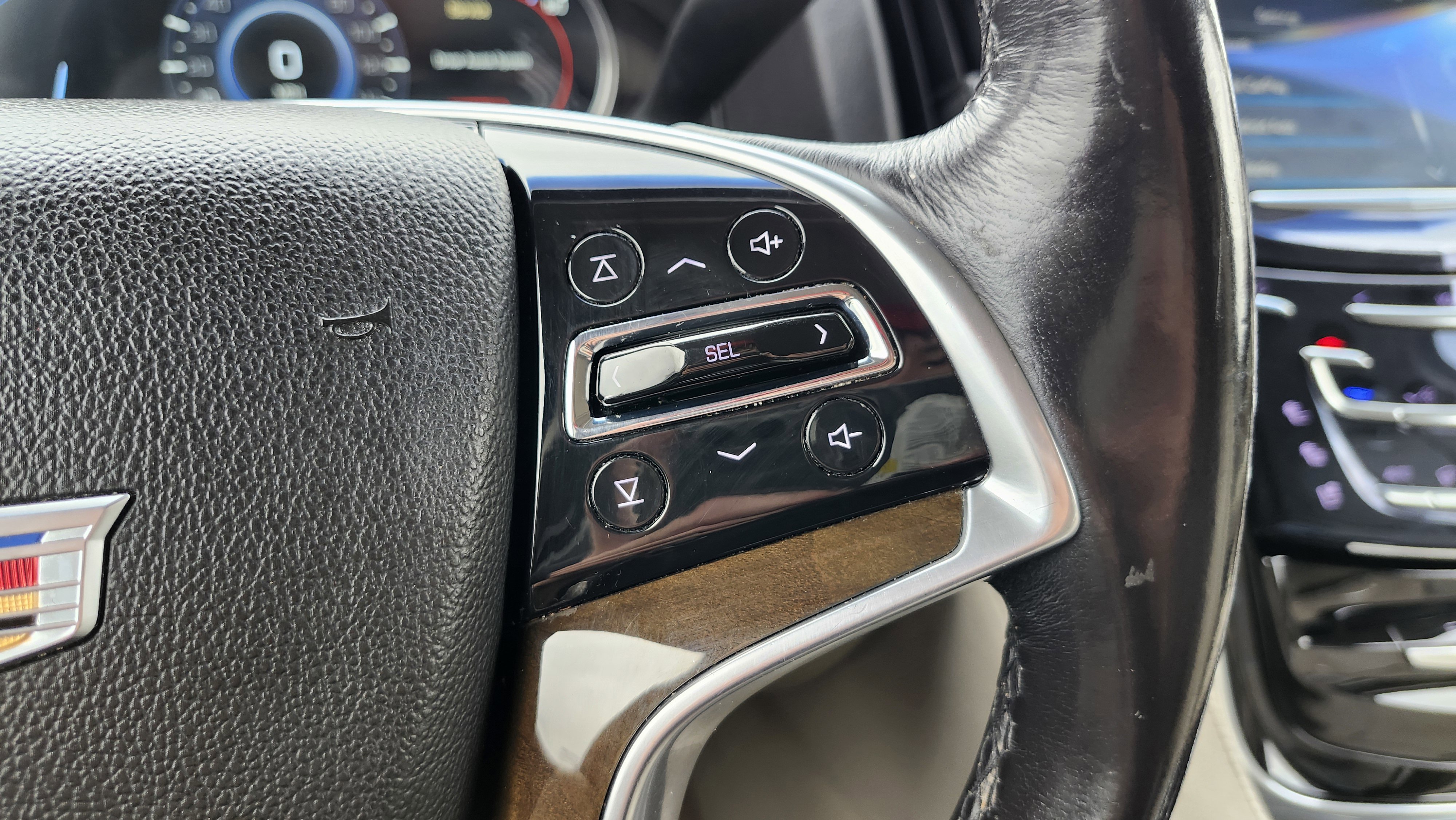 Used 2018 Cadillac Escalade ESV Premium Luxury image 40