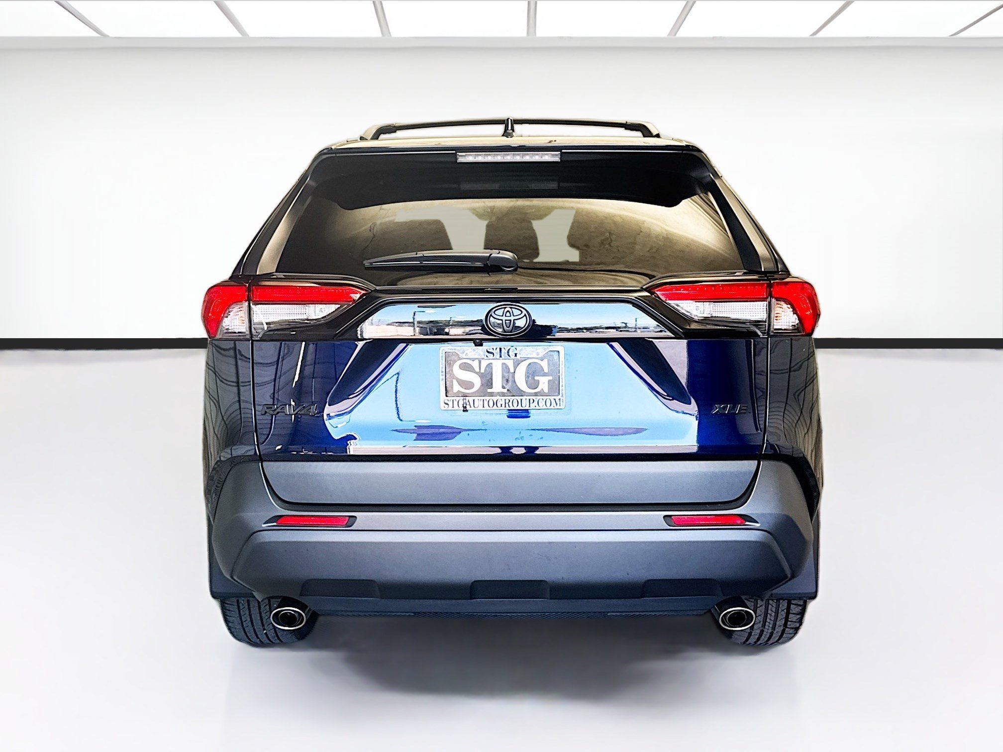 Used 2025 Toyota RAV4 XLE Premium FWD image 5