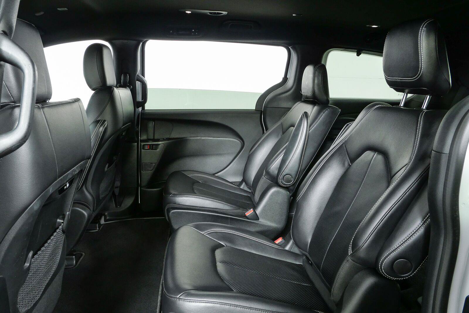 Used 2022 Chrysler Pacifica Touring-L w/ S Appearance Package FWD image 18