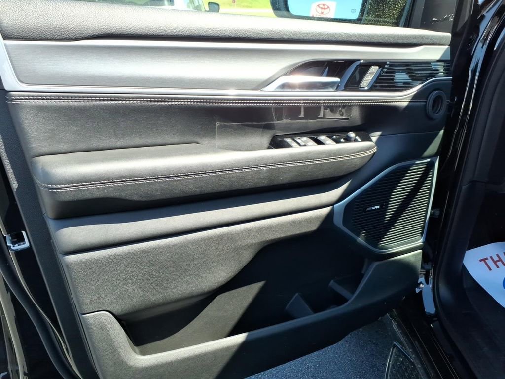 New 2026 Jeep Grand Wagoneer L 4WD image 13