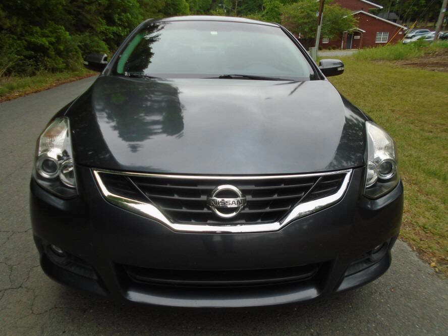 Used 2011 Nissan Altima 3.5 SR FWD image 2