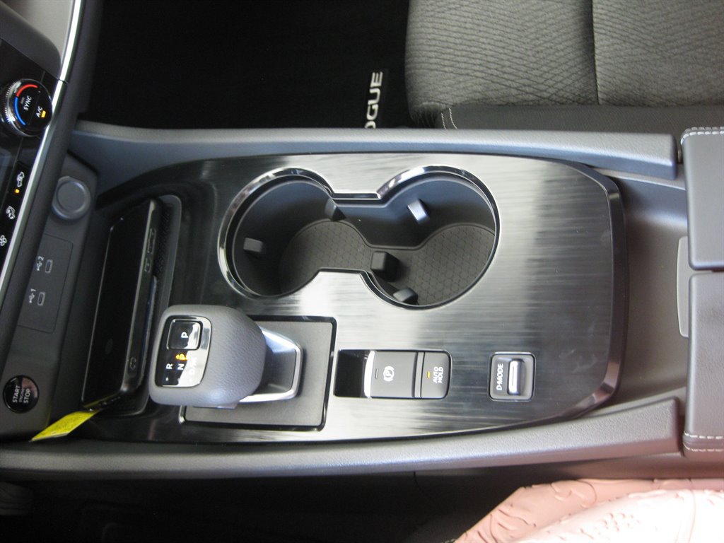Used 2026 Nissan Rogue SV FWD image 16