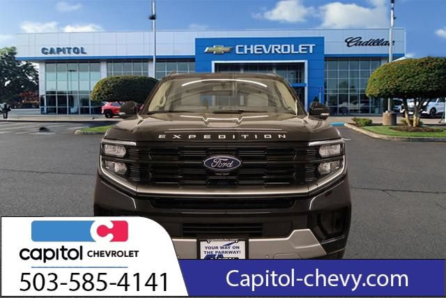 Used 2025 Ford Expedition Platinum w/ Driver's Package AWD/4WD image 8