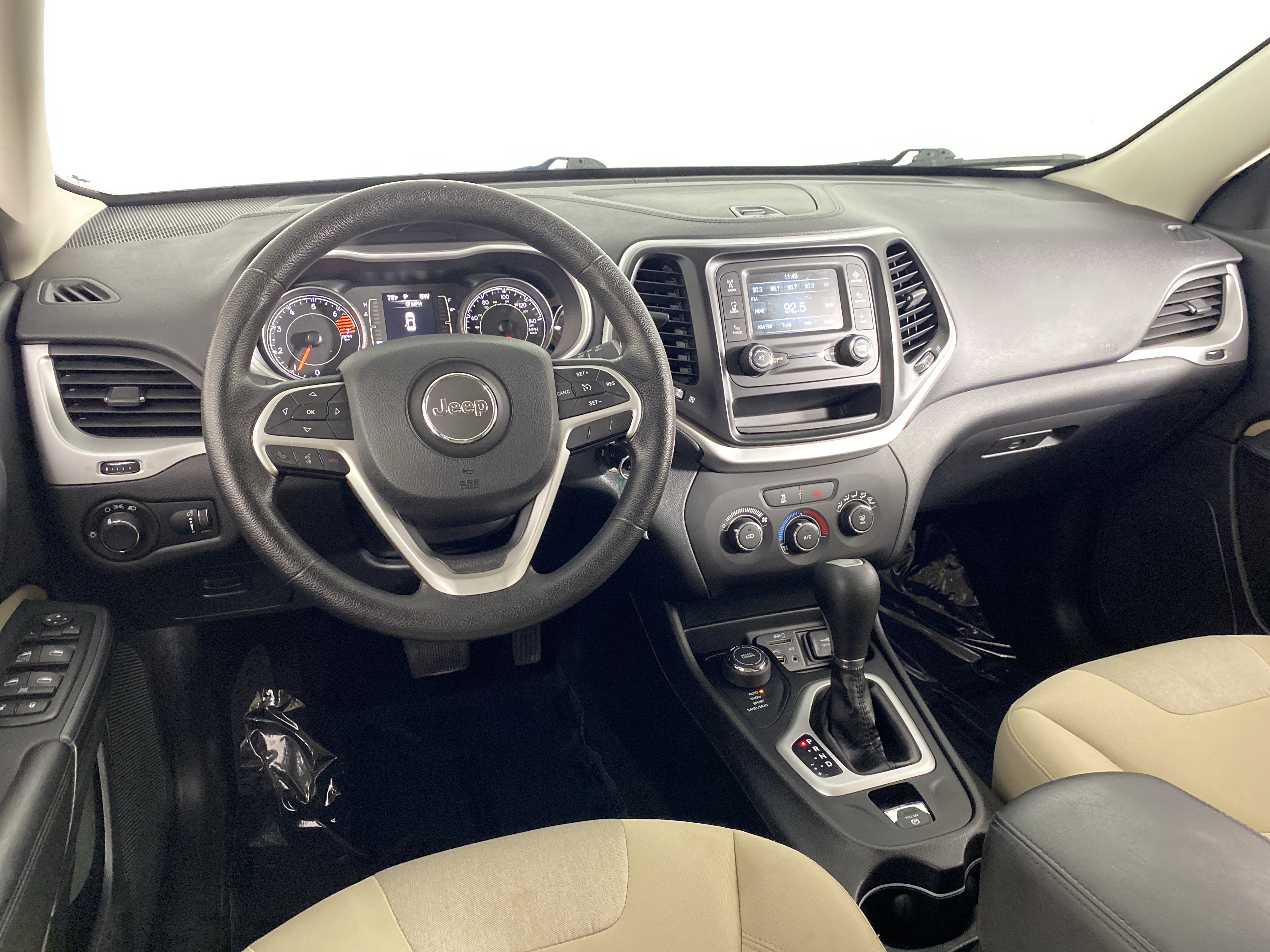 Used 2017 Jeep Cherokee Sport AWD/4WD image 16