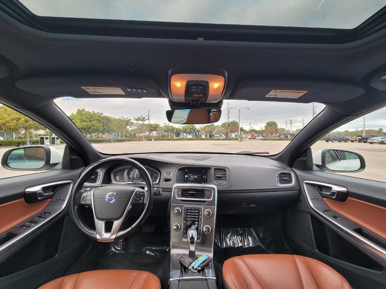 Used 2015 Volvo V60 T5 Platinum image 14