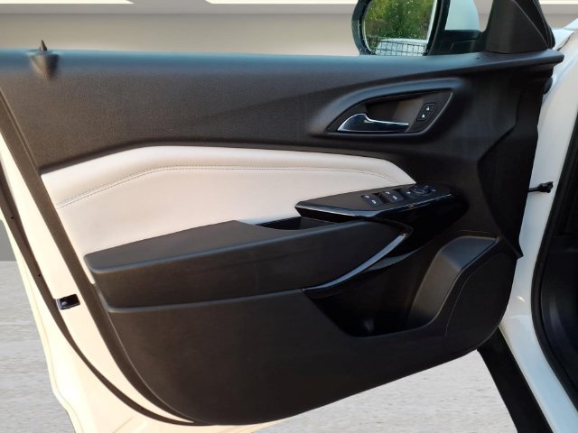 Used 2025 Chevrolet Trax LT w/ Driver Confidence Package FWD image 14