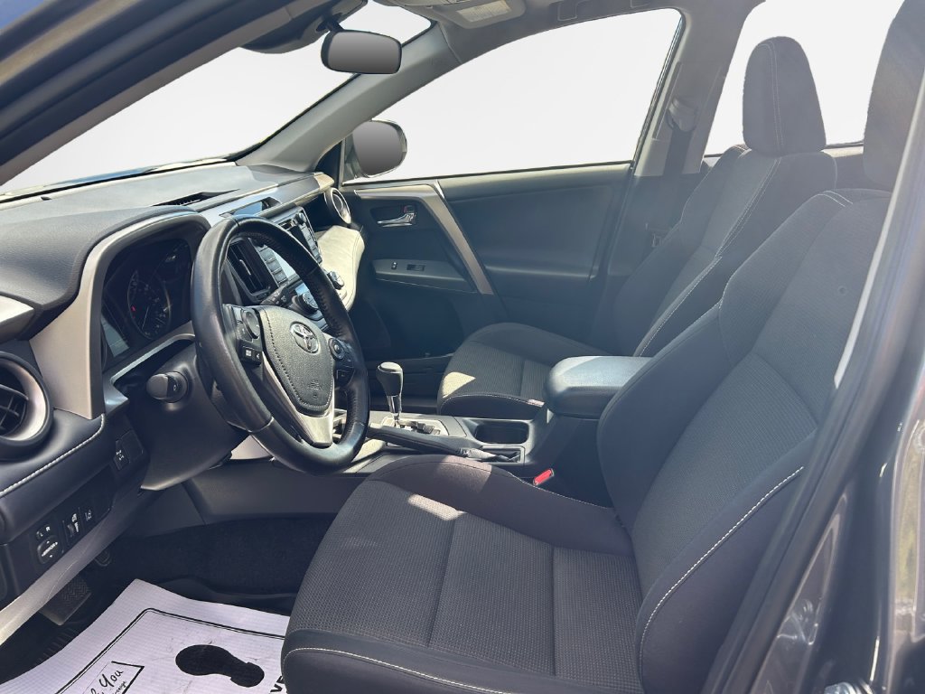 Used 2018 Toyota RAV4 XLE w/ Plus Extra Value Package AWD/4WD image 12