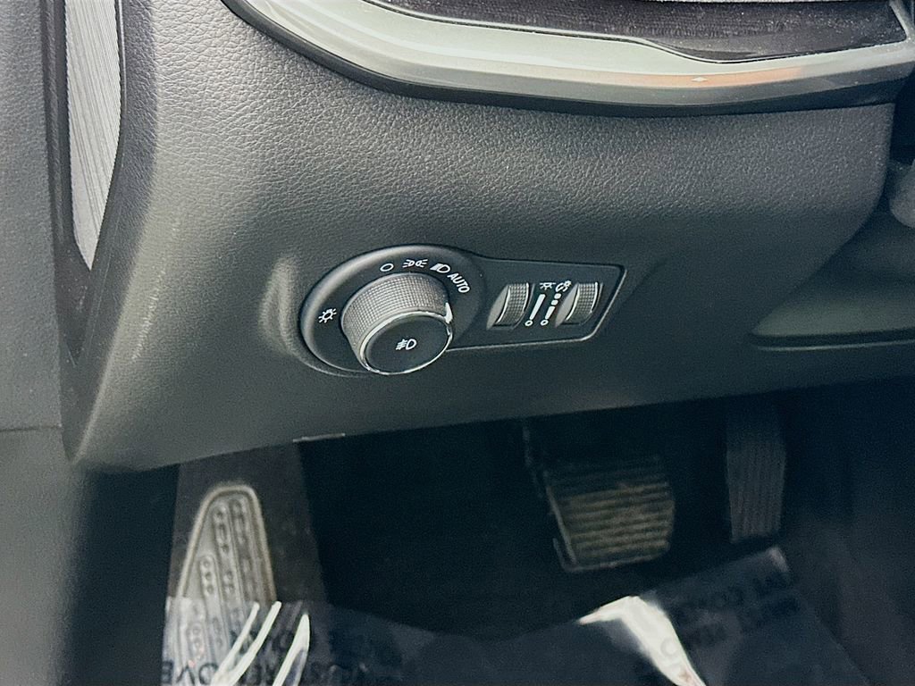 Used 2023 Jeep Compass Latitude image 15