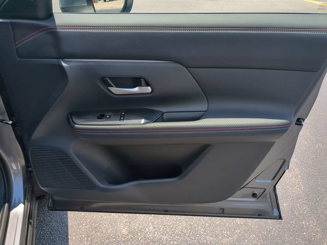 Certified 2025 Nissan Kicks SR FWD image 31