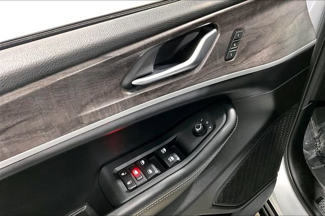 Used 2023 Jeep Grand Cherokee Limited w/ Luxury Tech Group II image 37