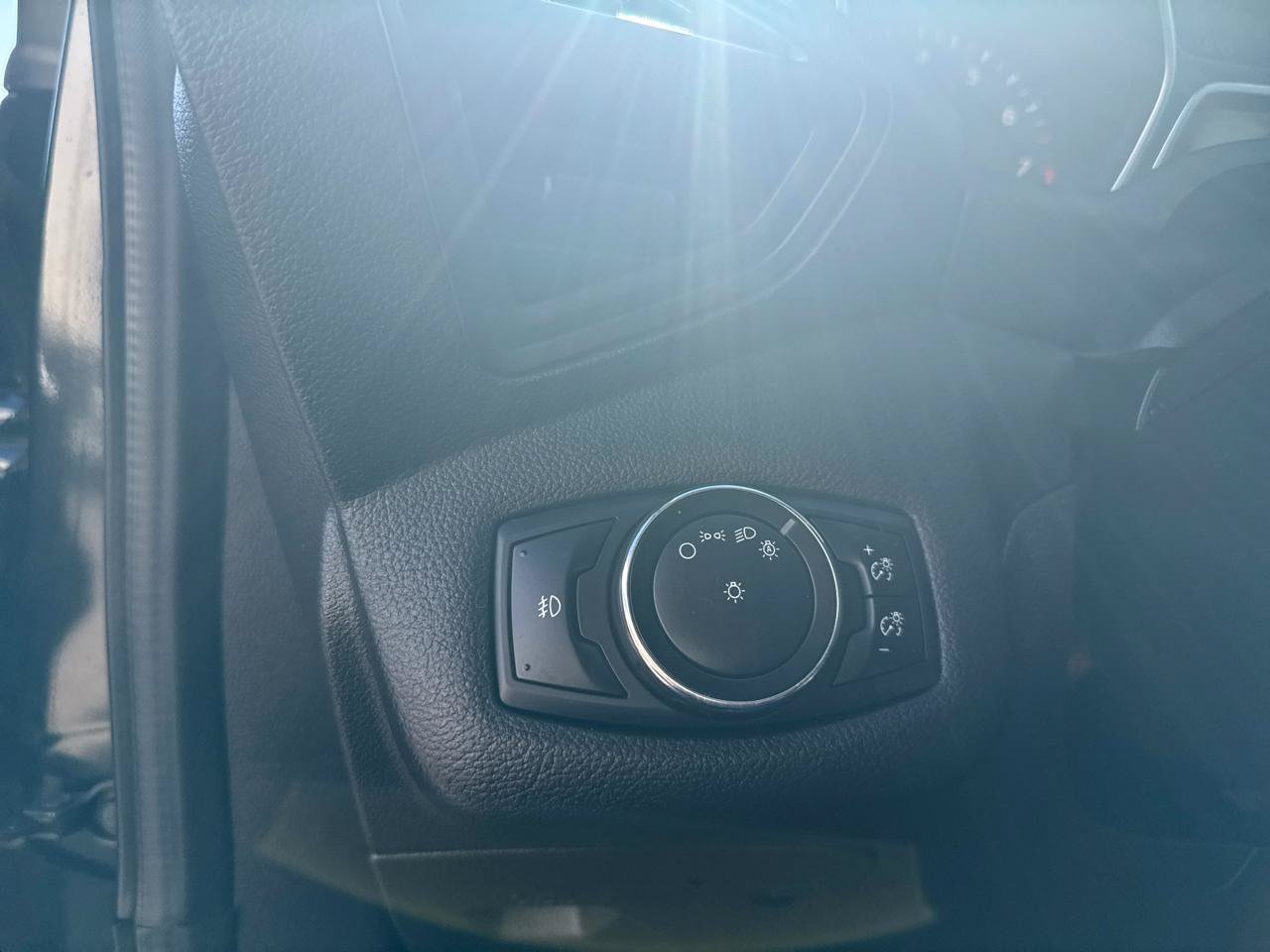 Used 2015 Ford Escape SE FWD image 26