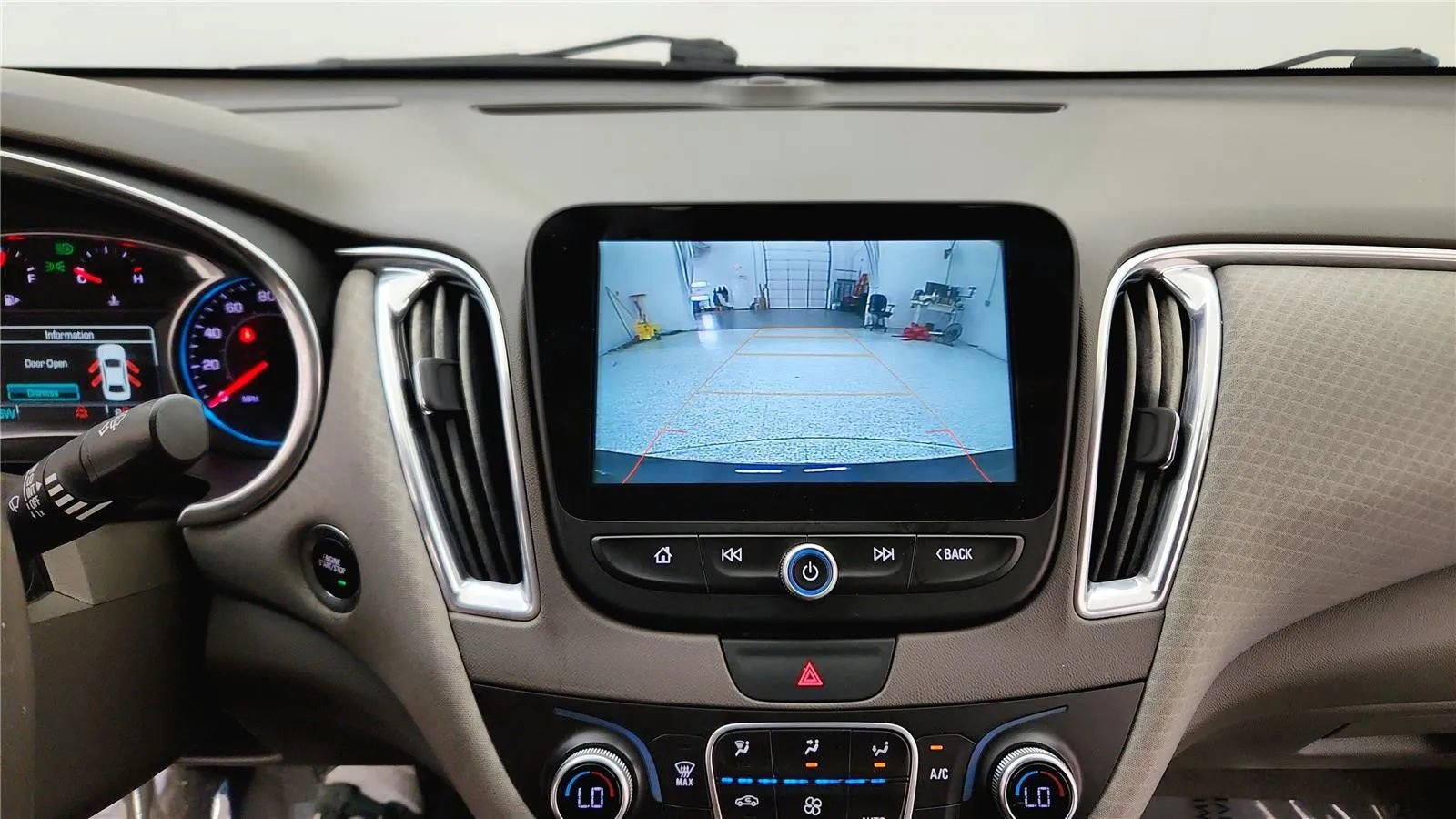 Used 2018 Chevrolet Malibu Hybrid w/ Driver Confidence Package image 25