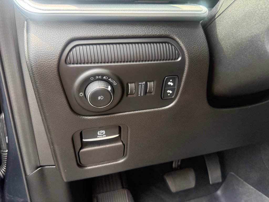 Certified 2024 Jeep Wagoneer Series II AWD/4WD image 16