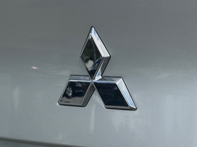 Used 2023 Mitsubishi Outlander SE AWD/4WD image 9