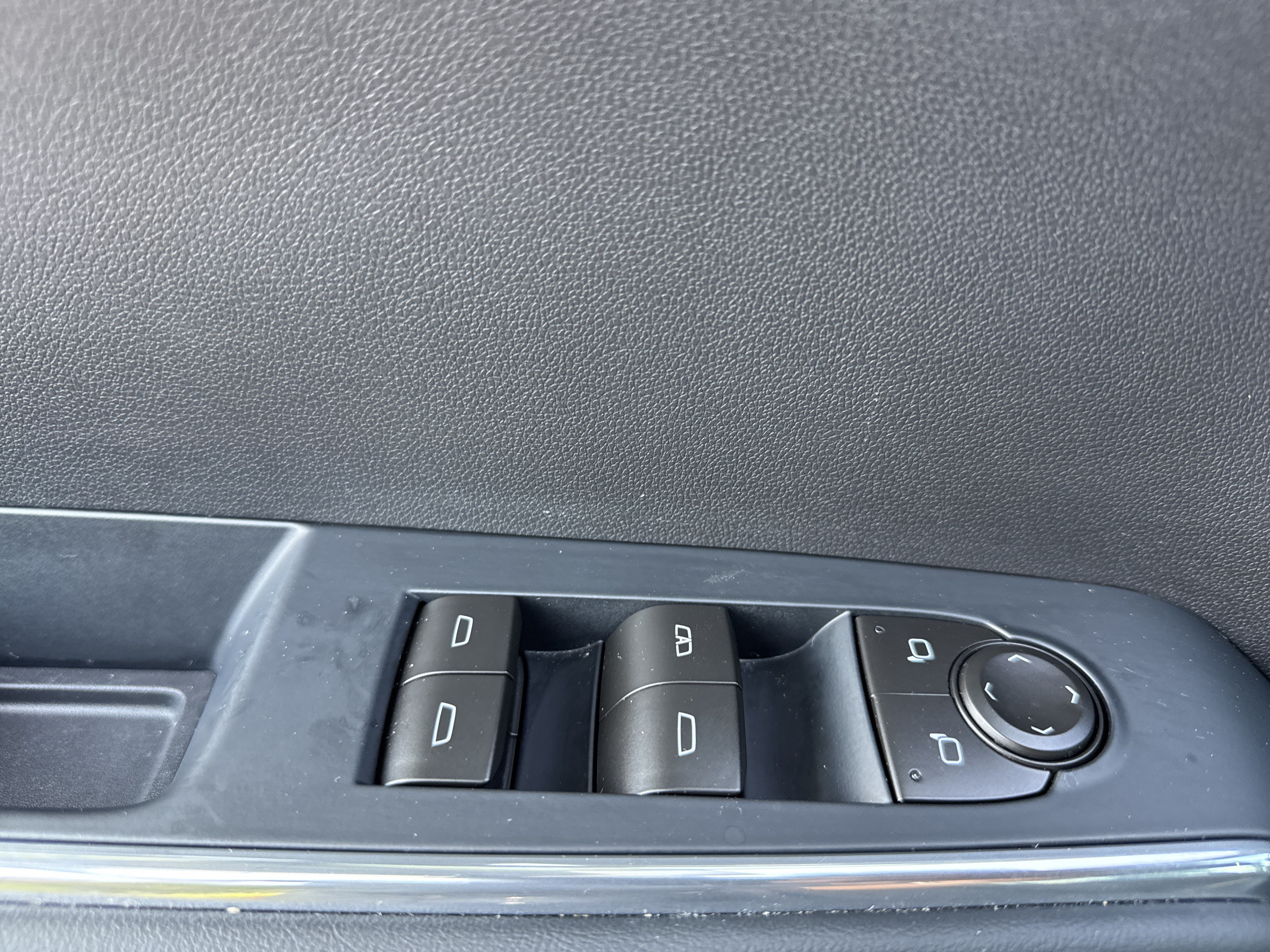 Used 2026 GMC Acadia Elevation w/ Elevation Premium Package FWD image 15