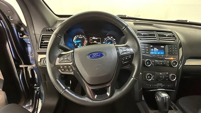 Used 2018 Ford Explorer XLT AWD/4WD image 14